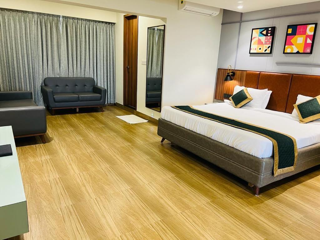 The Lemon Grass Hotel 甘地讷格尔 外观 照片